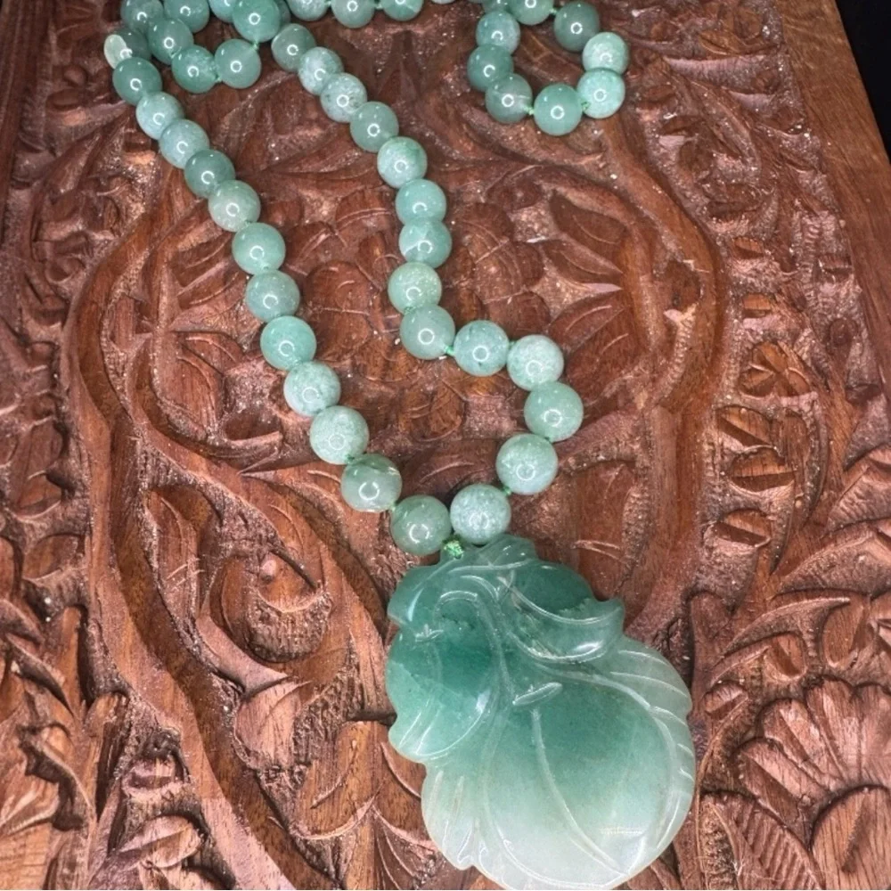 VTG Estate Pendant Necklace Apple Green Jade Hand Carved Floral Hong Kong 26” - Picture 1 of 11